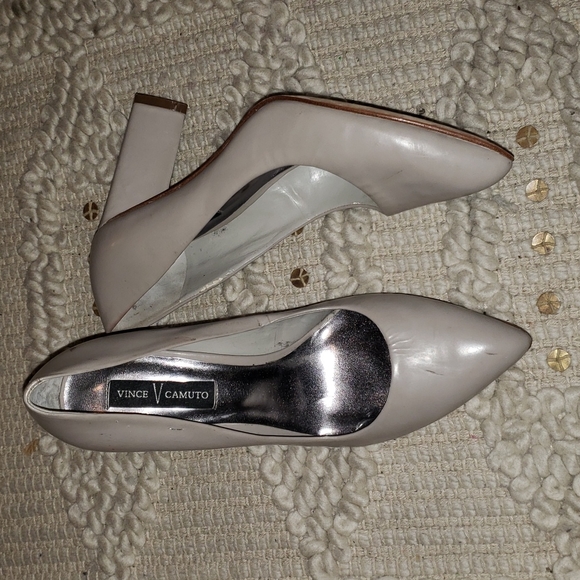 Vince Camuto Shoes - Vince Camuto Gray leather heels shoes size 8.5
